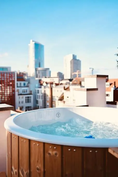 Luxury 200Sqm Appartment / Hot Tub / Sauna Brussels Apartment