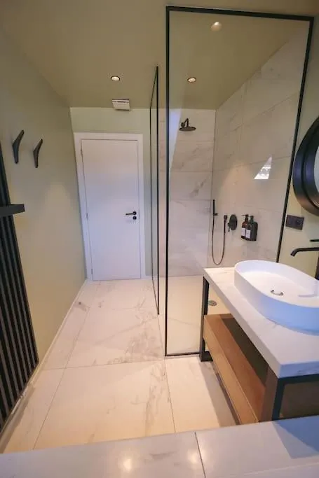 Luxury 200Sqm Appartment / Hot Tub / Sauna Brussels
